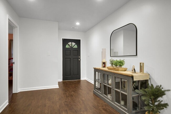 Building Photo - Beautifully Renovated West Ashley Home