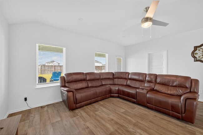 Building Photo - 7411 Canyon Chase Dr