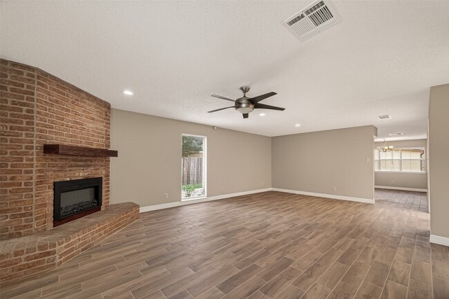Building Photo - 15915 Dunmoor Dr