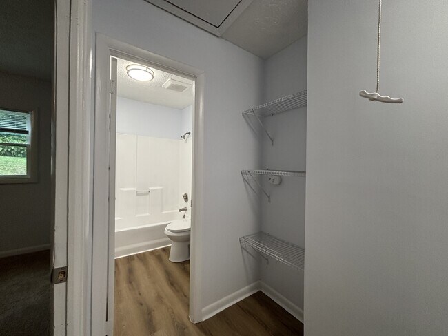 Building Photo - 345 Washington Dr