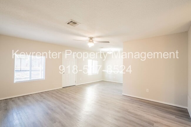 Building Photo - S Hudson Ave Duplex
