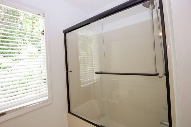 Building Photo - 806 Sumac Ln