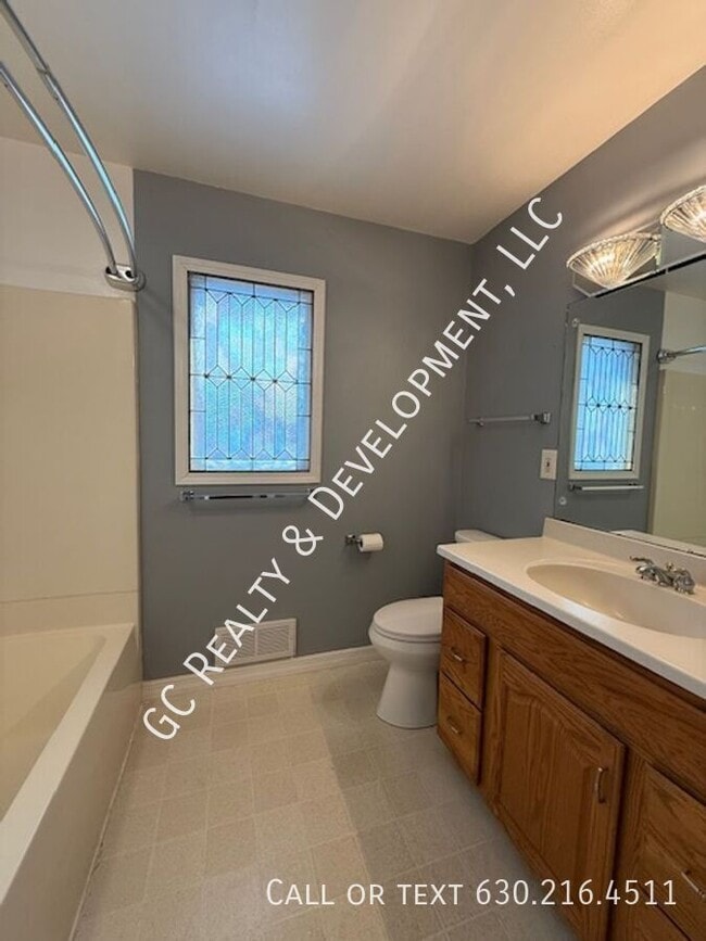 Building Photo - 838 Whitlock Ave