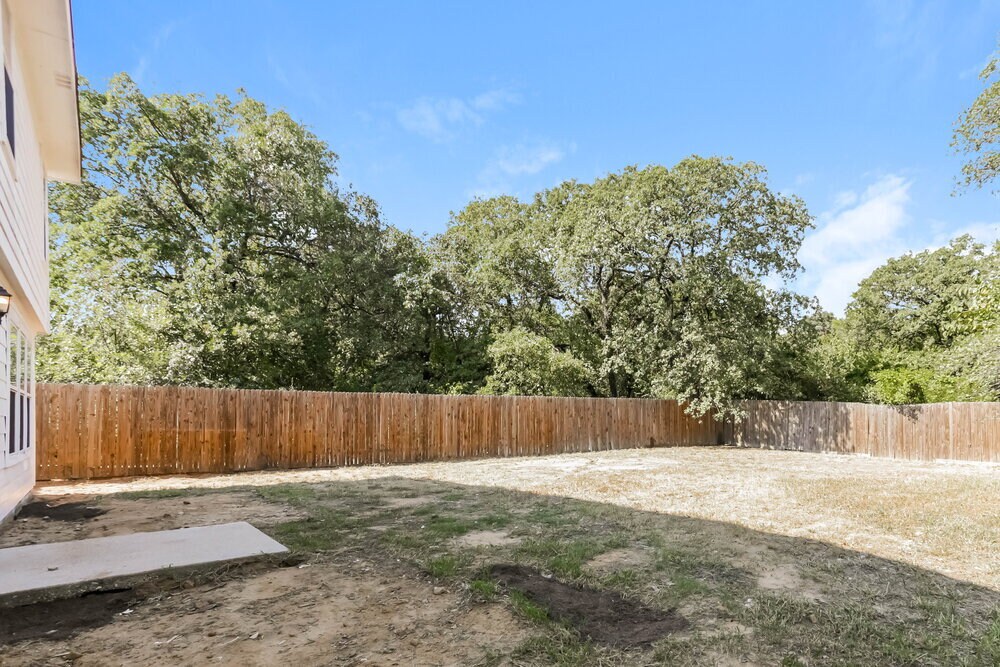 Building Photo - 7953 Meadow Spring Ln