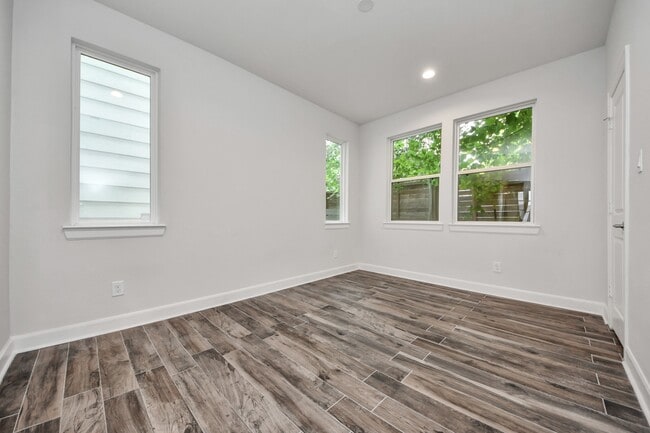 Building Photo - 9577 Neuens Rd
