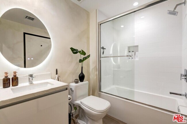 Building Photo - 957 Figueroa Terrace