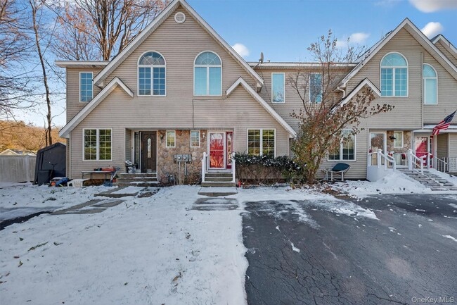 Primary Photo - 90 Roundtree Ct