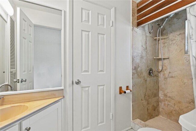 Building Photo - 17511 Canal Shores Dr