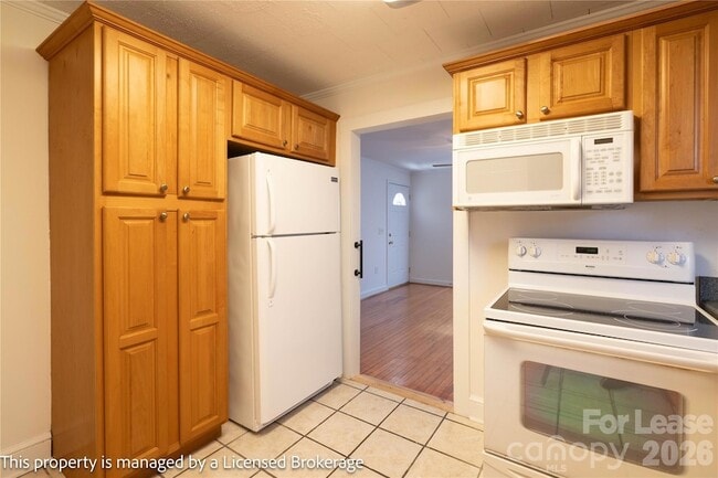 Building Photo - 2205 Ln St