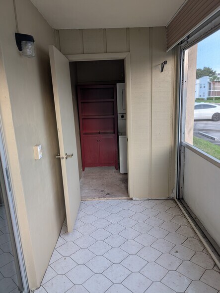 Building Photo - 839 Normandy R