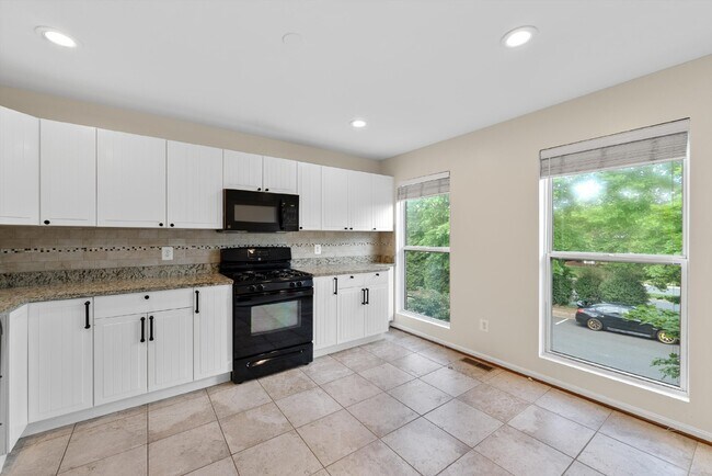 Building Photo - This move-in ready, professionally cleaned 3-bedroom, 3.5-bathroom townhouse in Reston Town Cente...