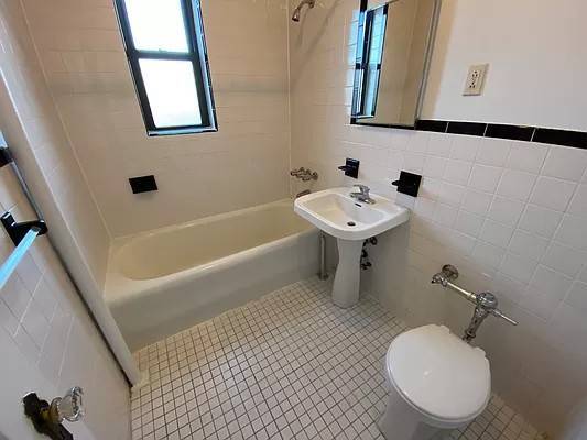 Building Photo - 124 Parrott Pl