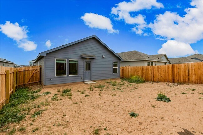 Building Photo - 611 Whoopers Lp