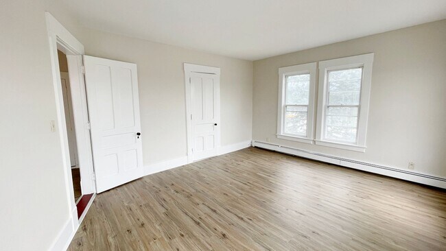 Building Photo - 394 Elm St