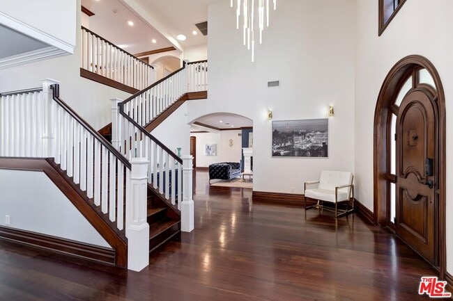 Building Photo - 6127 Rhodes Ave