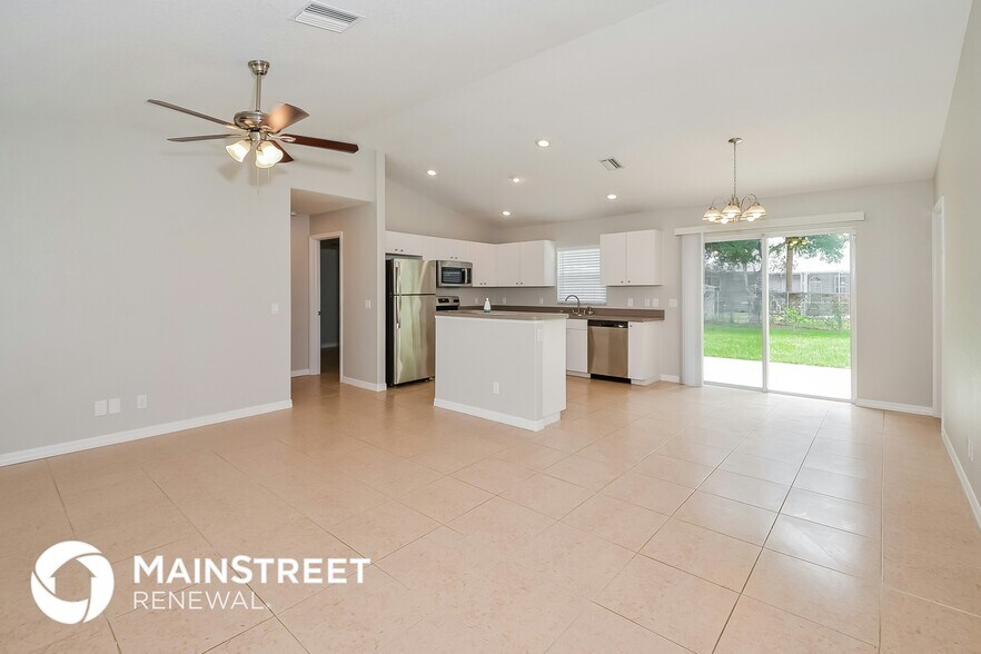 Building Photo - 3858 N Chamberlain Blvd