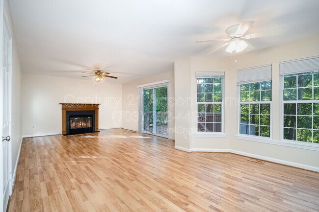 Building Photo - 16 Twin Lake Ct