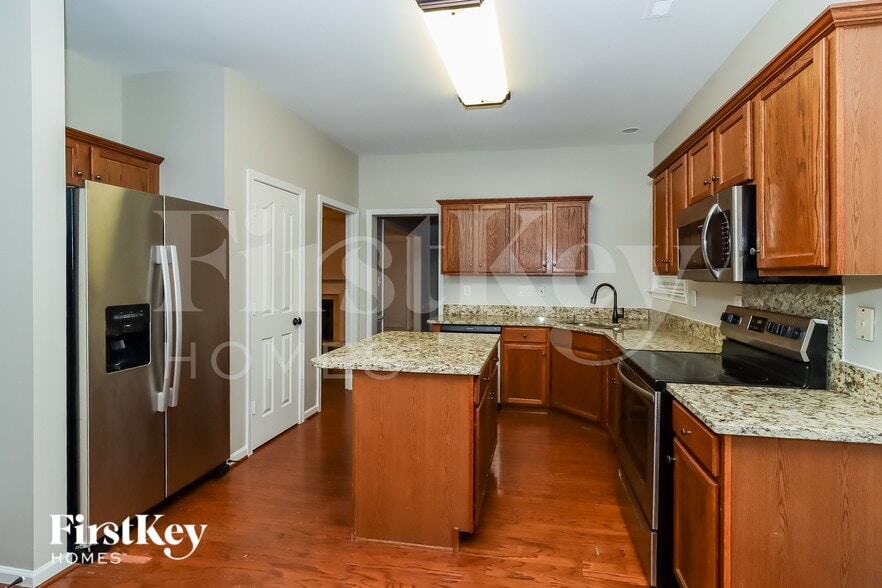 Building Photo - 8675 Brook Glen Ln