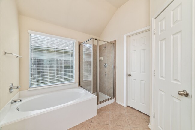 Building Photo - 3 Garden Grove Dr
