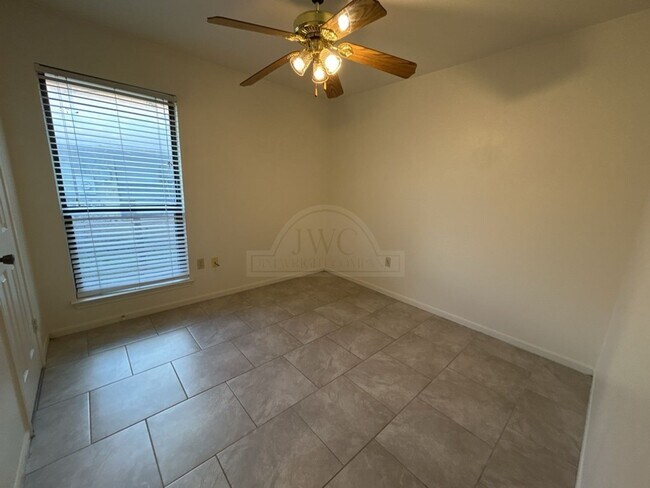 Building Photo - 3820 Water Oak Dr
