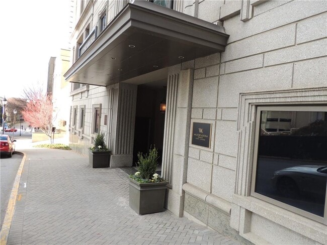 Building Photo - 3376 Peachtree Rd NE