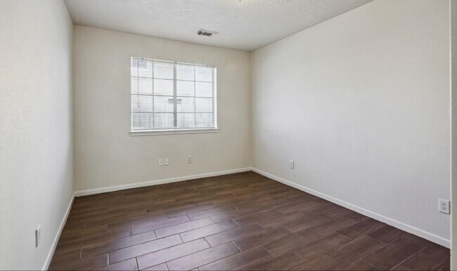 Building Photo - 9423 Rippling Fields Dr