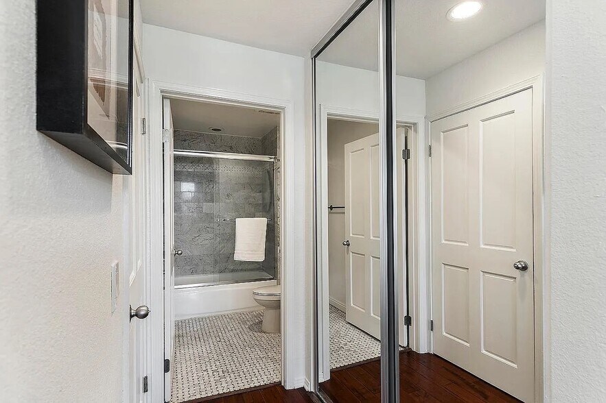 Building Photo - 1650 Veteran Ave