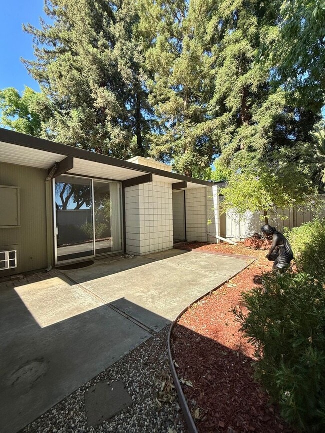 Building Photo - 2 Bedroom, 1 Bath Eichler -Townhouse, Sant...