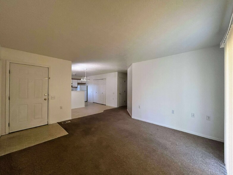 Building Photo - 347 Lenore St