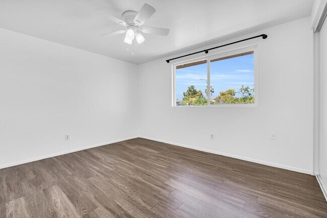 Building Photo - 6 Bedrooms, 3 Bath,  Pool CLOSE TO ASU (Rural & Broadway)