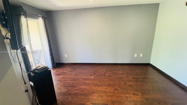 Building Photo - 1094 Redwood St