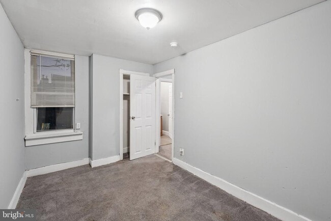 Building Photo - 1316 W Clementine St