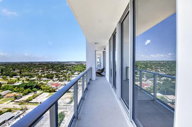 Building Photo - 220 Lake Shore Dr