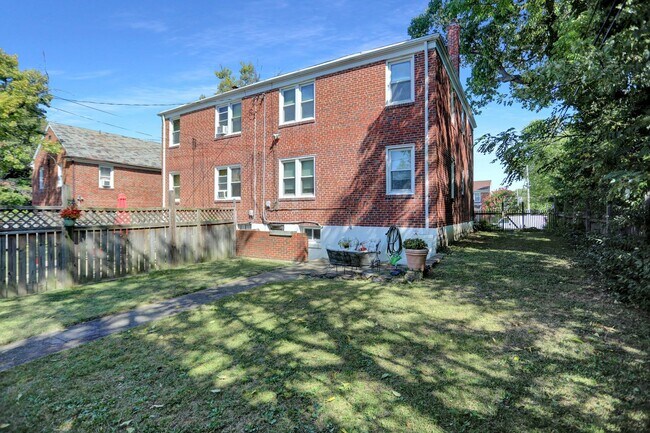 Building Photo - Cedarcroft Property