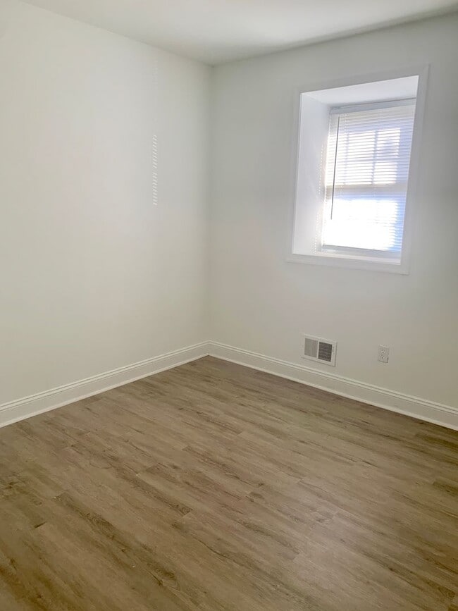 Building Photo - 3 Bedroom Townhouse Stafford County Freder...