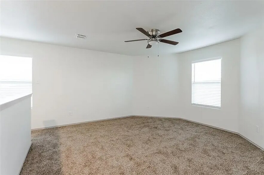 Building Photo - 818 Moss Glen Trl