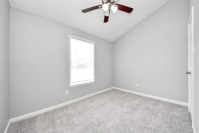 Building Photo - 10603 Thorncliff Dr
