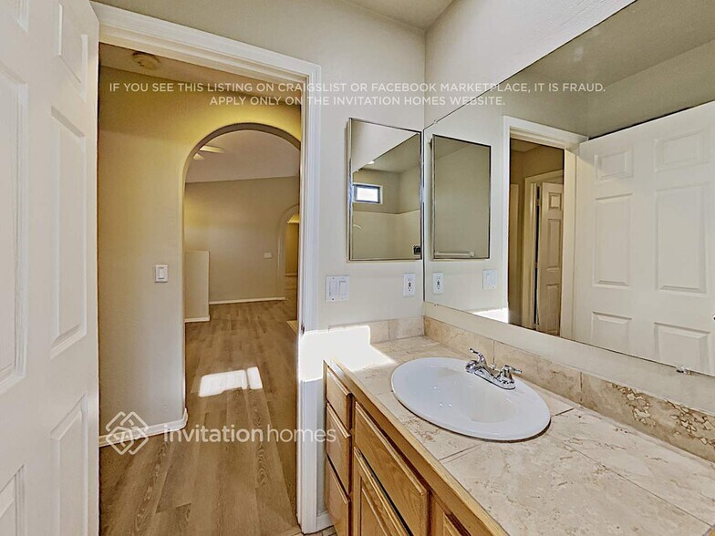 Building Photo - 3001 E Danbury Rd