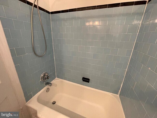 Building Photo - 600 I St NE