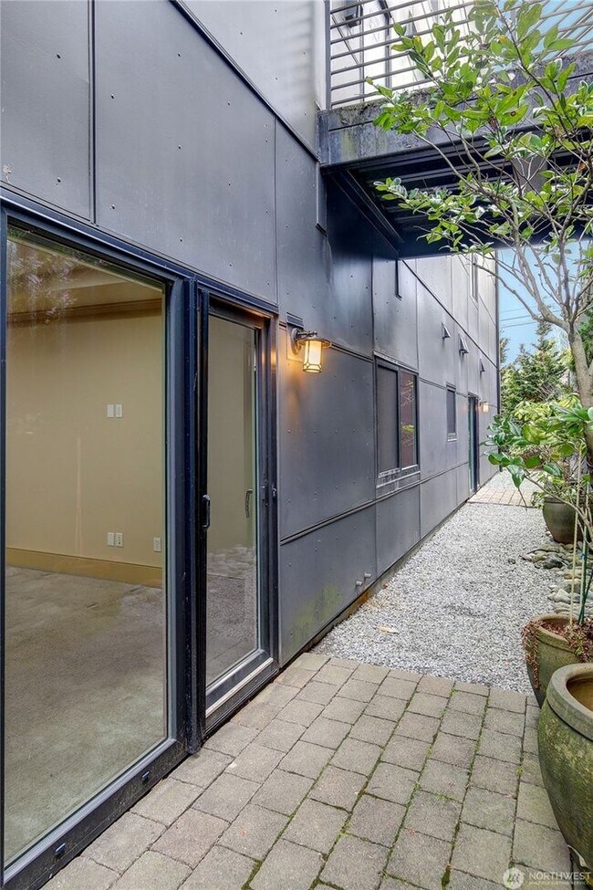Building Photo - 2Bd/2Ba Kirkland Condo