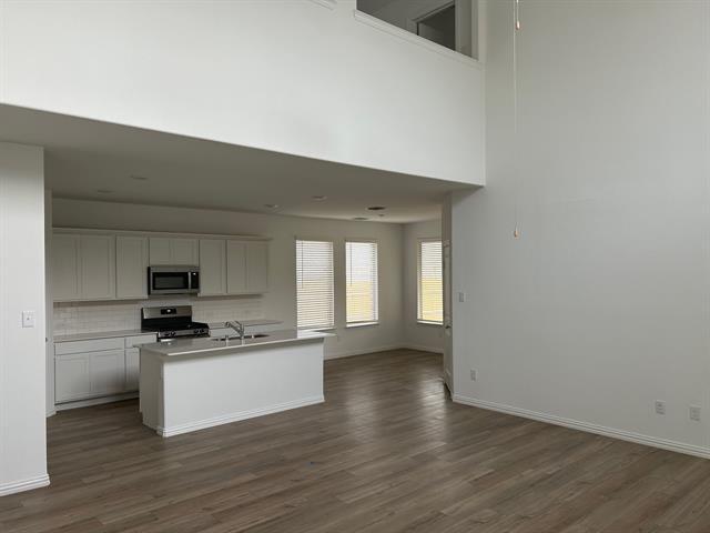 Building Photo - 2517 Maplehurst Dr