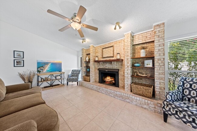 Building Photo - 111 McEwen Dr