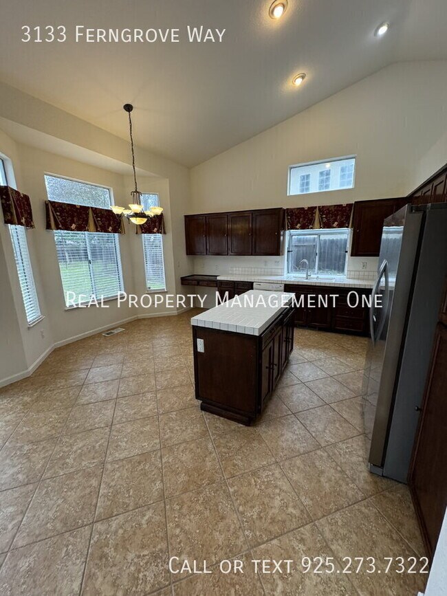 Building Photo - 3133 Ferngrove Way