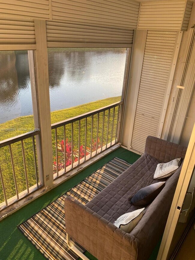 Building Photo - 361 S Hollybrook Dr