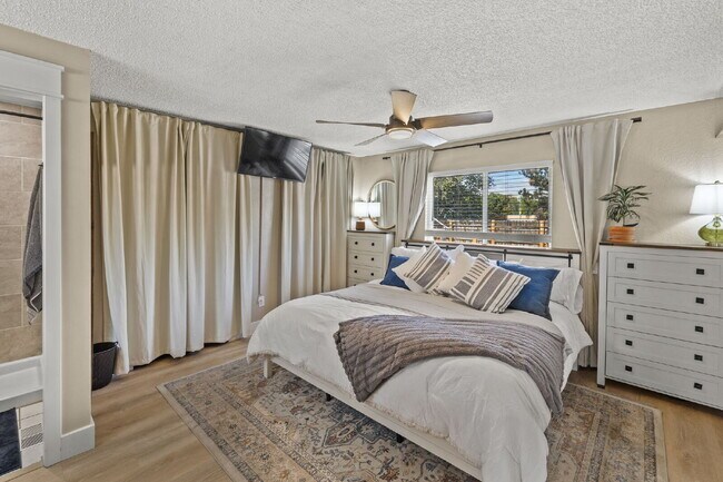 Building Photo - Modern Comfort Meets Charm – Beautifully U...