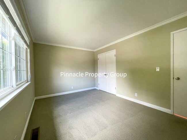 Building Photo - 4237 Haines Ave