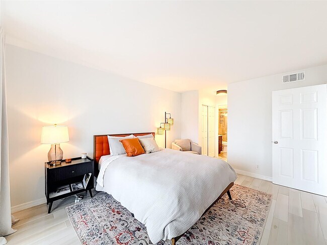 Building Photo - 2741 Taft St