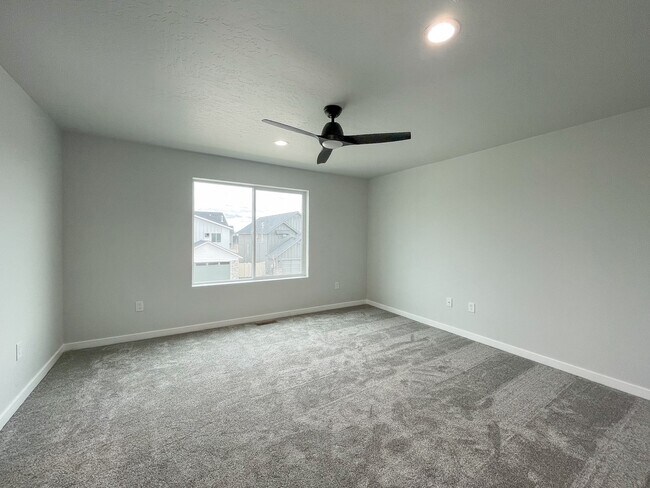 Building Photo - 4403 N Magical Crk Ave