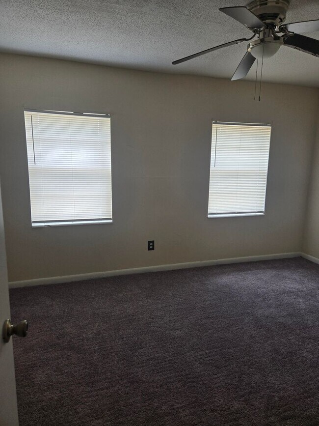 Building Photo - Palms West Condo- Ozkal