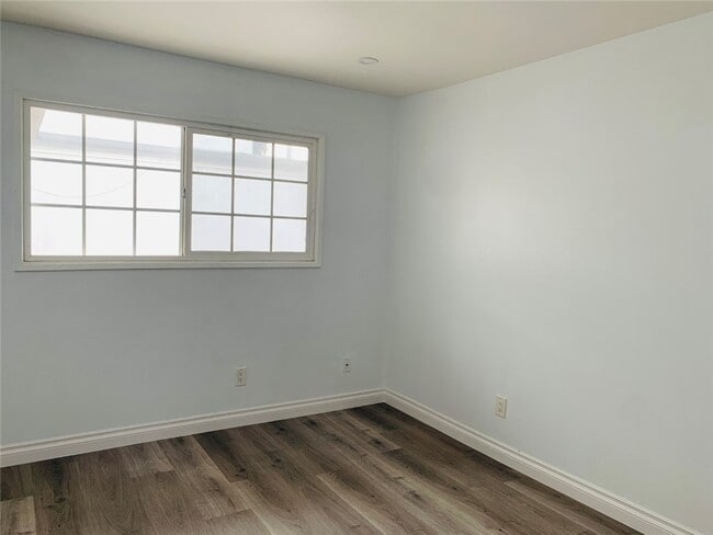 Building Photo - 410 21st St